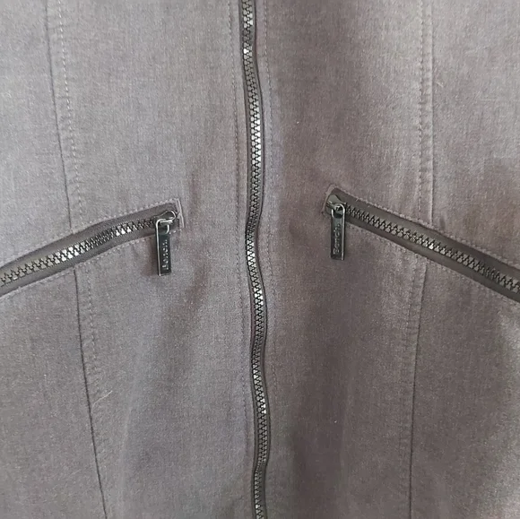 🆕️Bench Coat - Picture 10 of 10